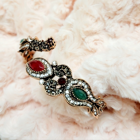 Vintage-inspired bangles/bracelets featuring emeralds and rubies. - Picture 6 of 13
